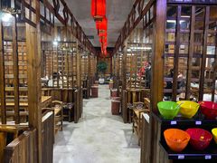 大堂-果松木炭酸菜铜火锅·外婆参鸡汤