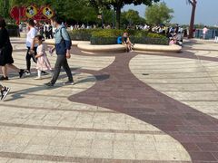 -奕欧来上海购物村停车场