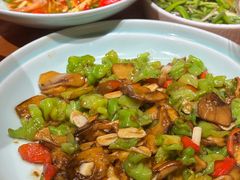 -老滇山寨•云南特色菜•地方菜•民族风情歌舞表演(金碧店)