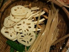 -茅草房·河畔园林火锅