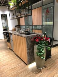 -Mentor Hair Salon