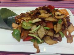 -香巴拉云南餐厅(华莱坞店)