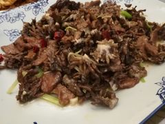 猫爪菇炒牛肉-下梅人家土菜馆(历史文化餐厅度假区店)