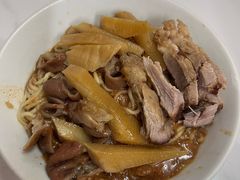 -松树干拌面店