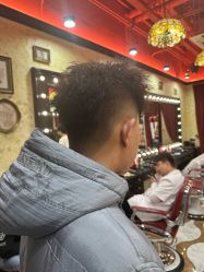-东方先生国潮男士理发馆