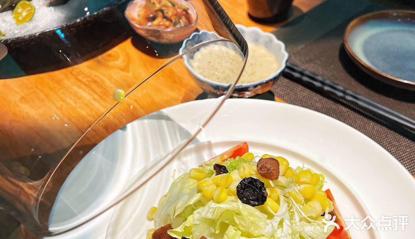 广州首家海钓烧鸟店全景投影仪沉浸式用餐 