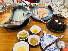 -老何家后安粉·糟粕醋海鲜火锅(三亚湾椰梦长廊店)