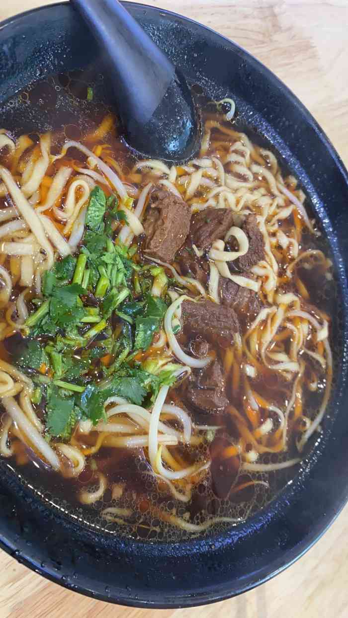 五马四顾桥九块九牛肉面(府前店)-"在府前街的老婆大人旁边新开了一家