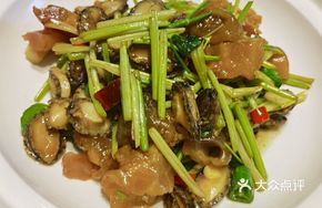 Stir-Fried Abalone and Beef Tendon with Celery