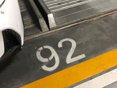 -白玉兰广场停车场