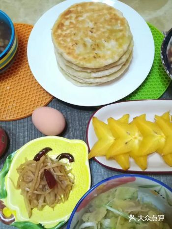 自制营养早餐之素馅饼  食材： 面粉，蔬菜
