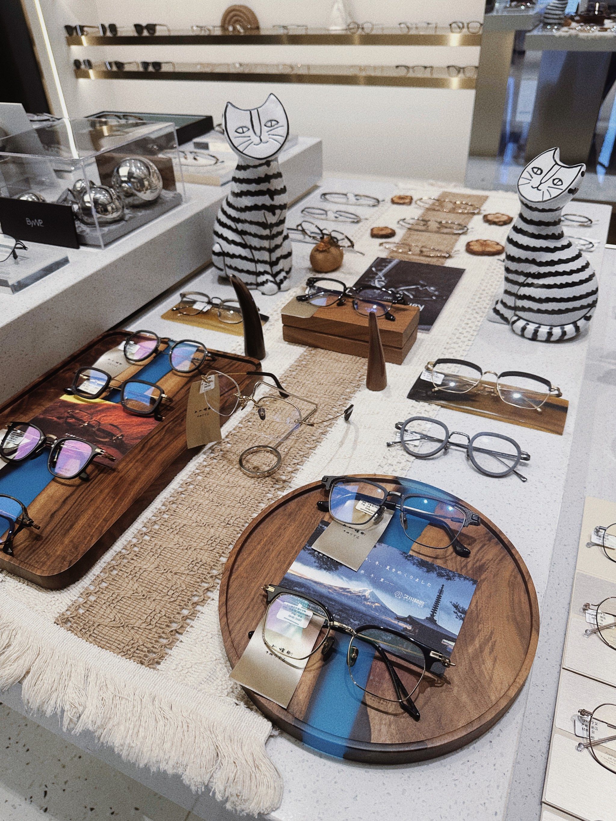 好有高级感的眼镜店呀!