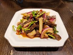 圆葱拌牛肉-勺园中餐厅