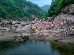 -燕子河大峡谷天坑仙境