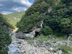 -燕子河大峡谷天坑仙境