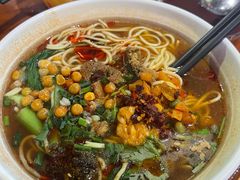 -爆炸头阿姨小四川正宗川味小吃(无任何分店)