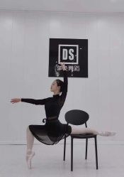 -单色舞蹈