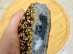 黑芝麻麻薯面包-佐敦面包铺·JORDAN BAKERY