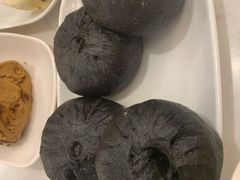 黑猪肉黑金包-李与白包子铺(桐梓林店)