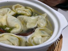 蟹粉菜肉大馄饨-馋三尺蟹粉小笼(人民广场店)