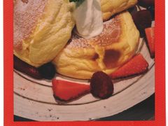 莓果奶油芝士舒芙蕾松饼-UPPER KITCHEN(延安路店)