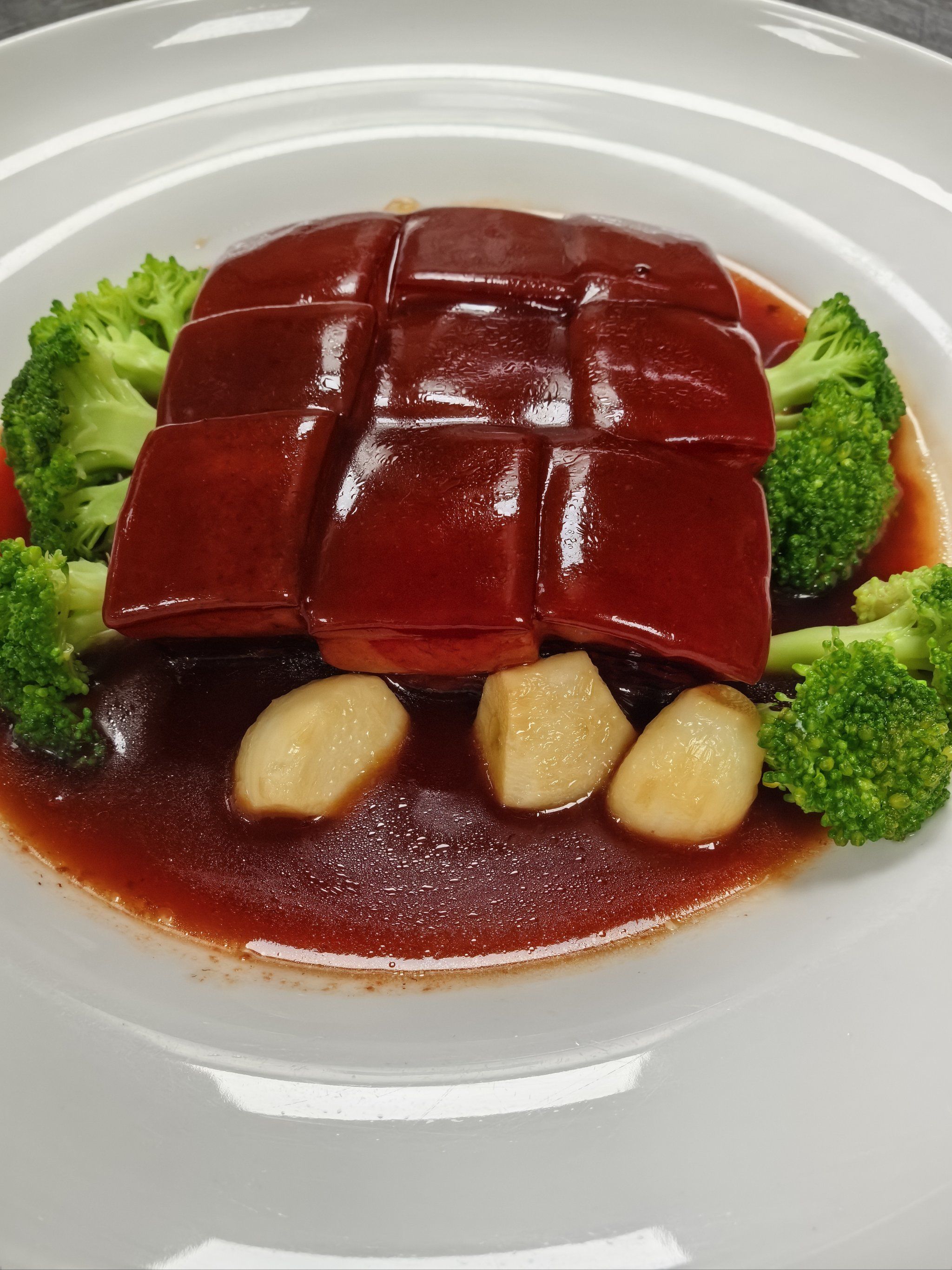 毛纪红烧肉:作为餐厅的招牌菜之一,毛纪红