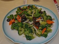 -老码头黑皮肘子锅包肉(文政街店)