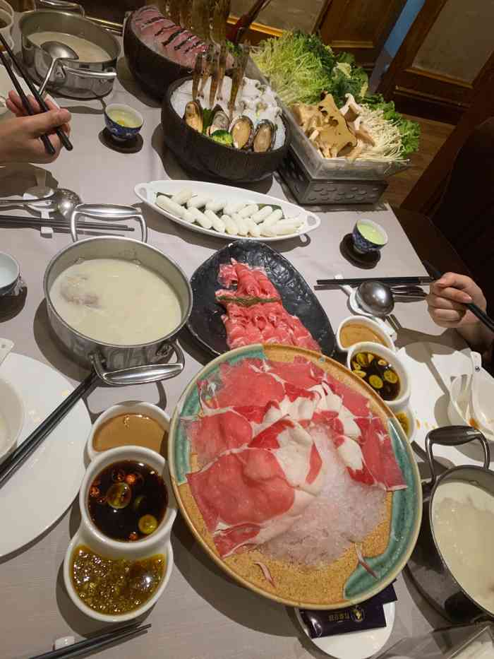 红鼎豆捞(汉街店)-"今年的第一次海鲜火锅,点了一大桌的海鲜,.