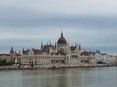 -多瑙河畔鞋履雕塑