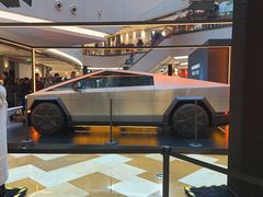 -TESLA 特斯拉(上海太古汇体验店)