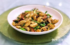Mushroom Stir-fried with Preserved Pork