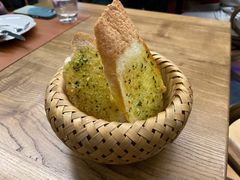 法式蒜香面包片-Golden Lily河内巴黎法越料理餐厅(建国西路店)