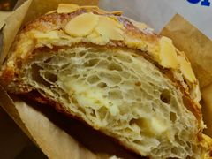 杏仁可颂-Juicy Bakery(大学路店)