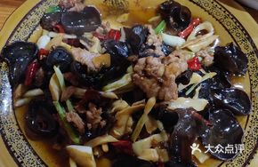 Fresh Bamboo Shoots Stir-Fried with Beef Slices