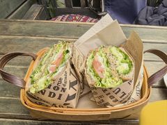 招牌吞拿鱼厚蛋三明治-萤火虫咖啡(砖著店)