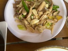 -土砂锅生态山庄·非遗砂锅雅鱼