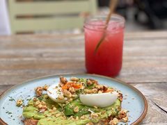 牛油果煮蛋吐司-RAC BAR(安福路店)