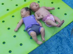 -龙格亲子游泳·水育早教中心(华亿大润发店)