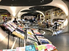 -钟书阁(珍园店)