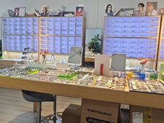 -天空之镜眼镜店蔡司依视路配镜授权零售店(望京颐堤港店)