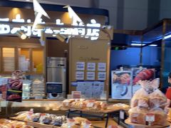 面包甜点陈列柜-西村叔叔的店·面包·甜品·蛋糕(清河万象汇店)