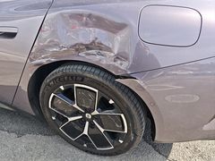 -鲨鱼皮汽车凹陷玻璃修复(静安店)