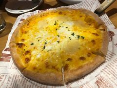 芝士四重奏披萨-MR.ROCKY洛奇先生RESTAURANT&BAR(宝安壹方城店)