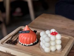 Mango&nbsp;rose&nbsp;cake-Common Table · Brunch & Coffee