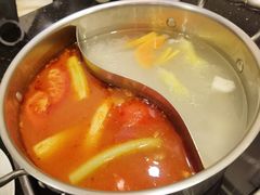 鸳鸯双拼锅-一哥澳门豆捞 · 十七年经典澳门火锅(四季天地店)