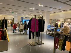 -URBAN REVIVO(济南领秀城贵和购物中心店)