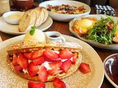 -ROAST coffee & eatery
