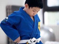 -菠萝格斗巴西柔术训练馆