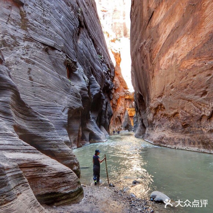 在峡谷间的溪流里步行了七个小时是什么体验?!
