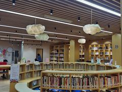 -漕河泾街道图书馆(漕河泾社区文化活动中心店)